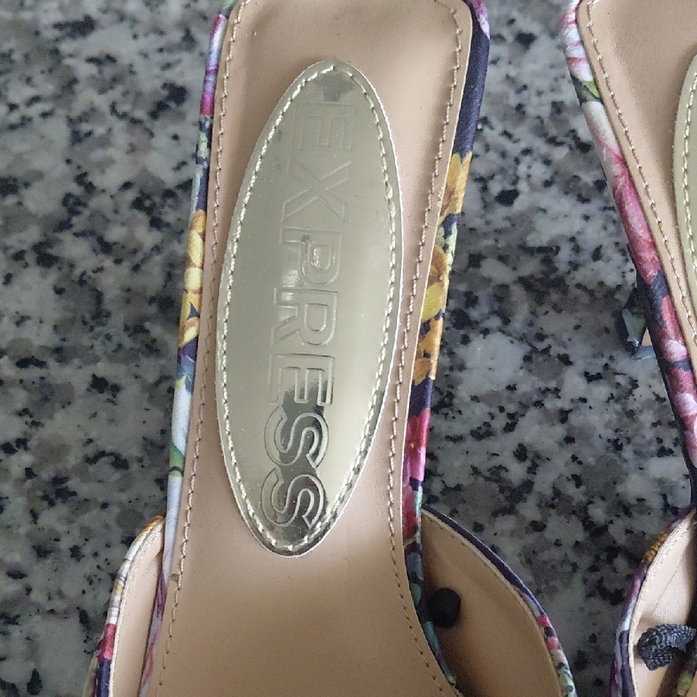 Express Floral Patterned Mules - Picture 4 of 7